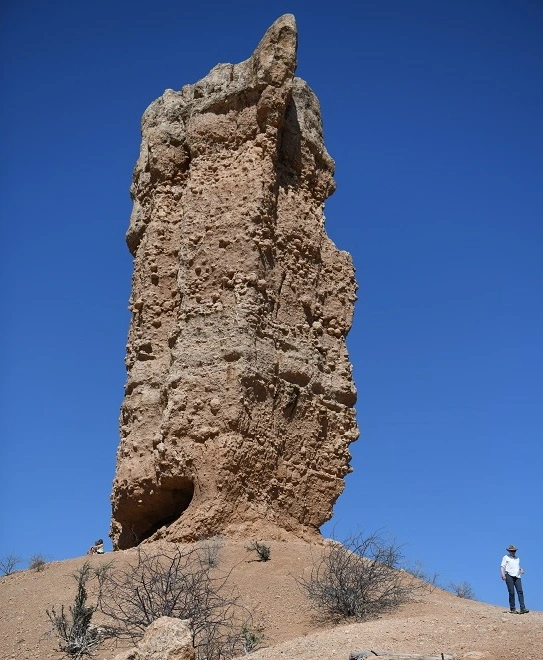Monumentaler Felsenfinger im Damaraland, Namibia