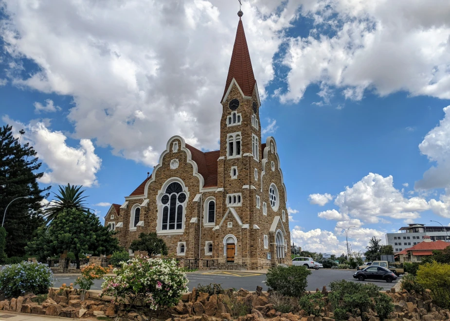 Christuskirche im Stadtkern von Windhuk, Namibia, fotografiert auf einer Mietwagenreise